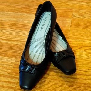 Easy Street dress shoes 9M